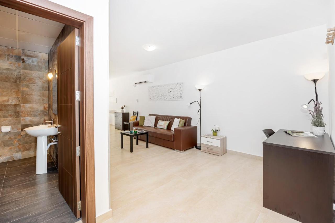 Summer Breeze Comfort Sunny Apartments Close To The Sandy Beaches - By Getawaysmalta Mellieha Exterior photo
